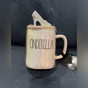New With Tags Rae Dunn Disney Cinderella Mug Cup With Glass Slipper Top!